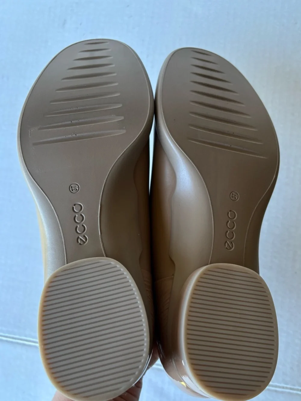 Ecco Nude Leather Slip-On Ballet Flats - Picture 5 of 8